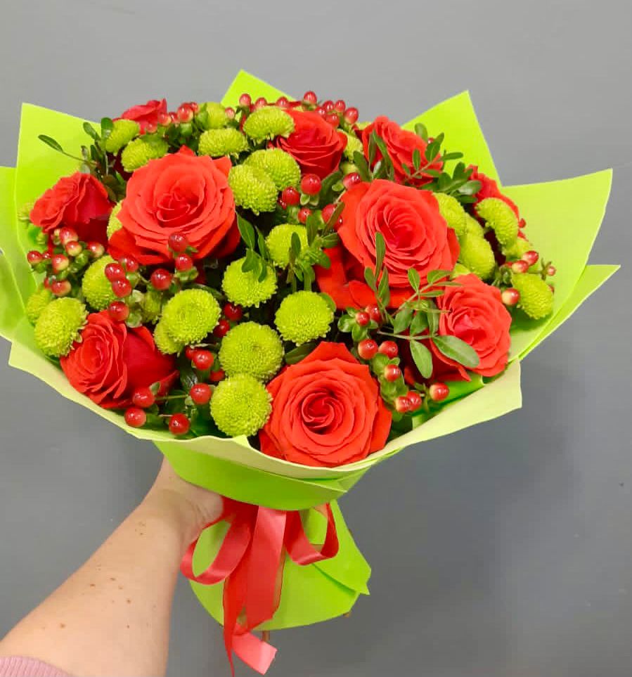 Букет цветов из: Хризантемы и Розы в Кутулике