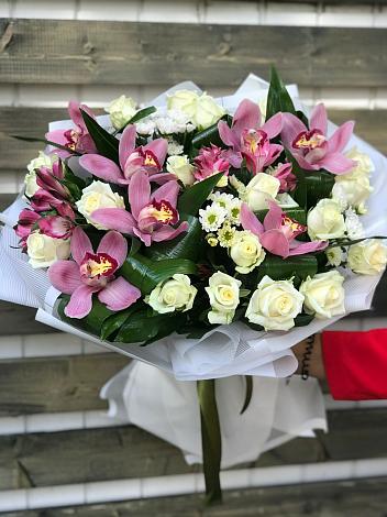 Букет цветов из: Розы и Хризантемы в Кутулике