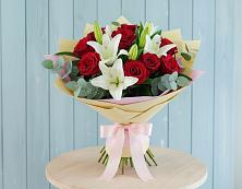 Букет цветов из:  Лилии и Розы в Кутулике