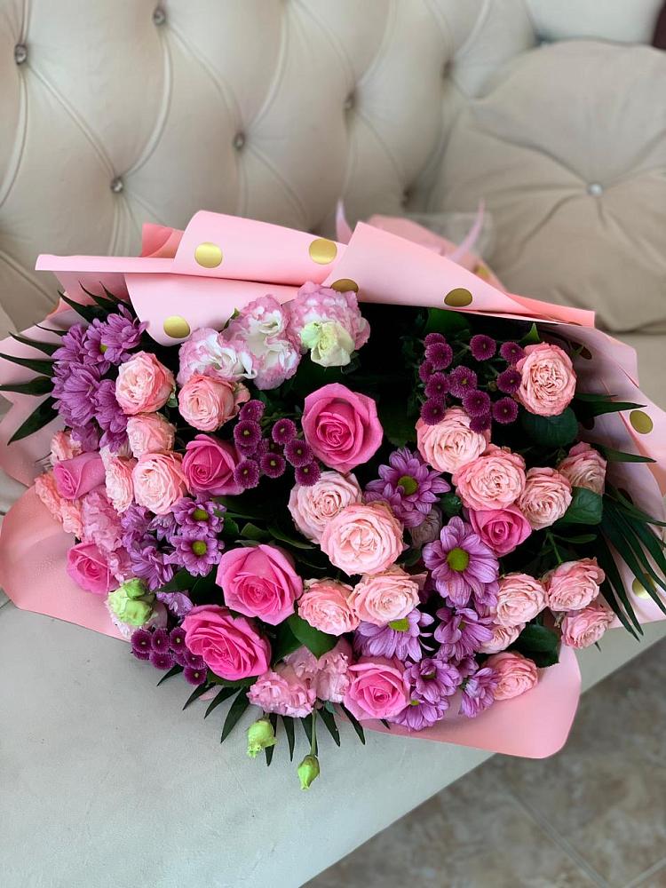 Букет цветов из: Хризантемы, Розы и Лизиантусы в Кутулике