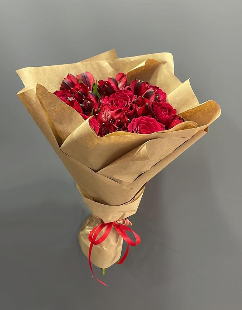 Букет цветов из: Альстромерии и Розы в Кутулике