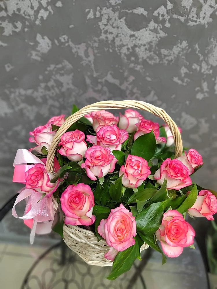 Цветочная композиция из Розы в корзине в Кутулике