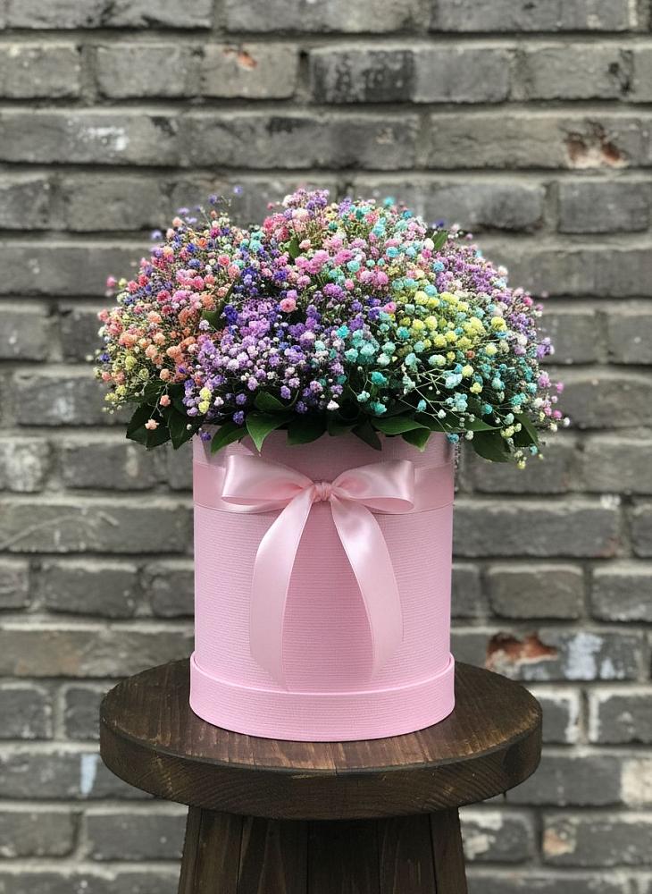Цветочная композиция из Гипсофила и Розы в шляпной коробке в Кутулике