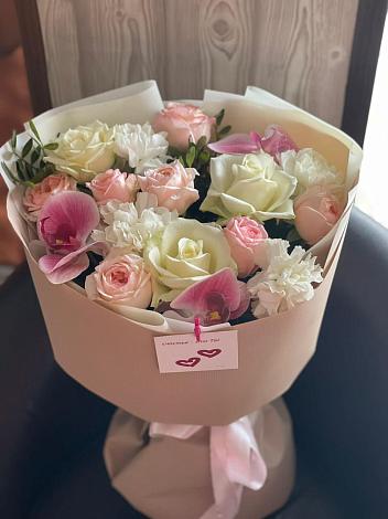 Букет цветов из: Орхидеи, Розы и Гвоздики в Кутулике