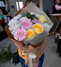 Букет цветов из:  Герберы, Розы и Хризантемы в Кутулике