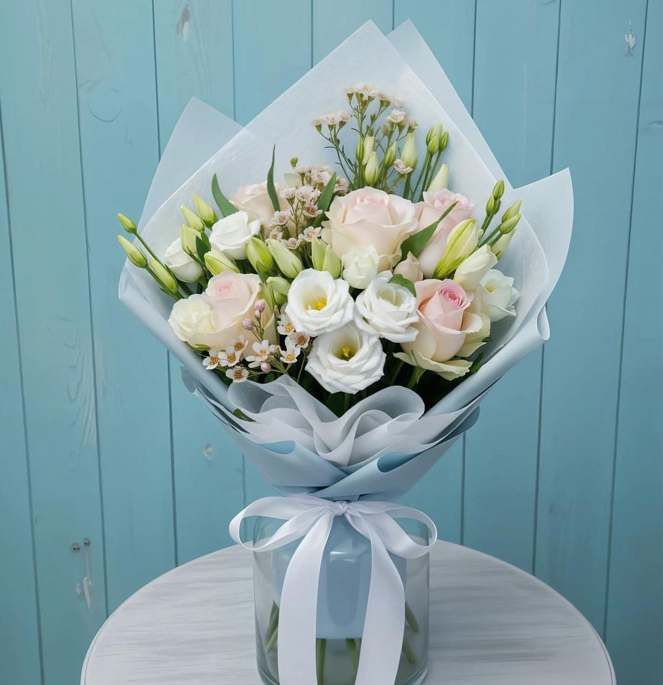 Букет цветов из: Розы и Лизиантусы в Кутулике