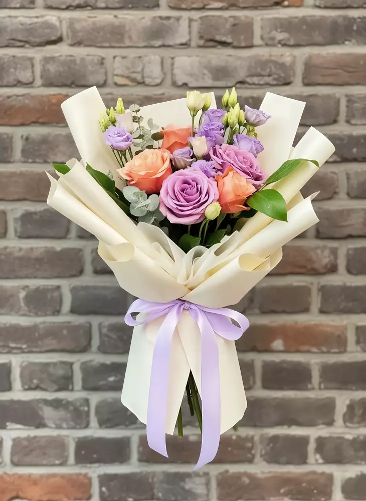 Букет цветов из: Лизиантусы и Розы в Кутулике