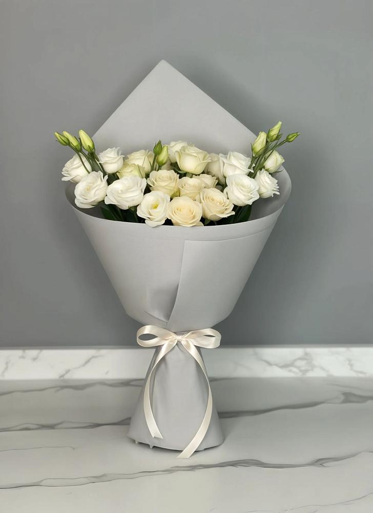 Букет цветов из: Розы и Лизиантусы в Кутулике