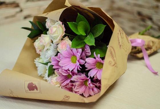 Букет цветов из: Розы и Хризантемы в Кутулике