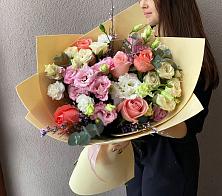 Букет цветов из:  Розы, Лизиантусы и Гвоздики в Кутулике