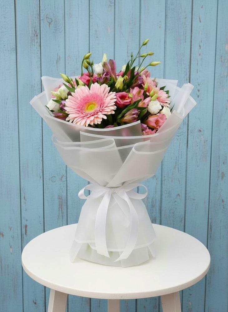 Букет цветов из: Герберы, Альстромерии и Лизиантусы в Кутулике