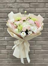 Букет цветов из:  Гвоздики, Розы, Лизиантусы и Хризантемы в Кутулике