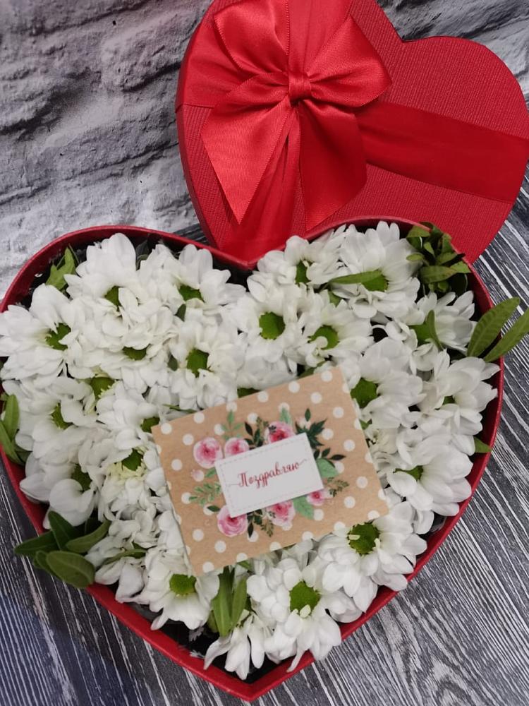 Цветочная композиция из Хризантемы в виде сердца в Кутулике