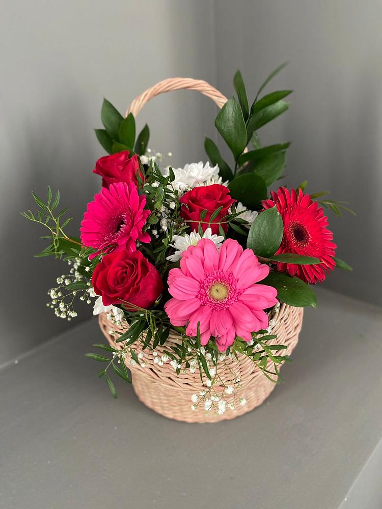 Цветочная композиция из Розы, Хризантемы и Герберы в корзине в Кутулике