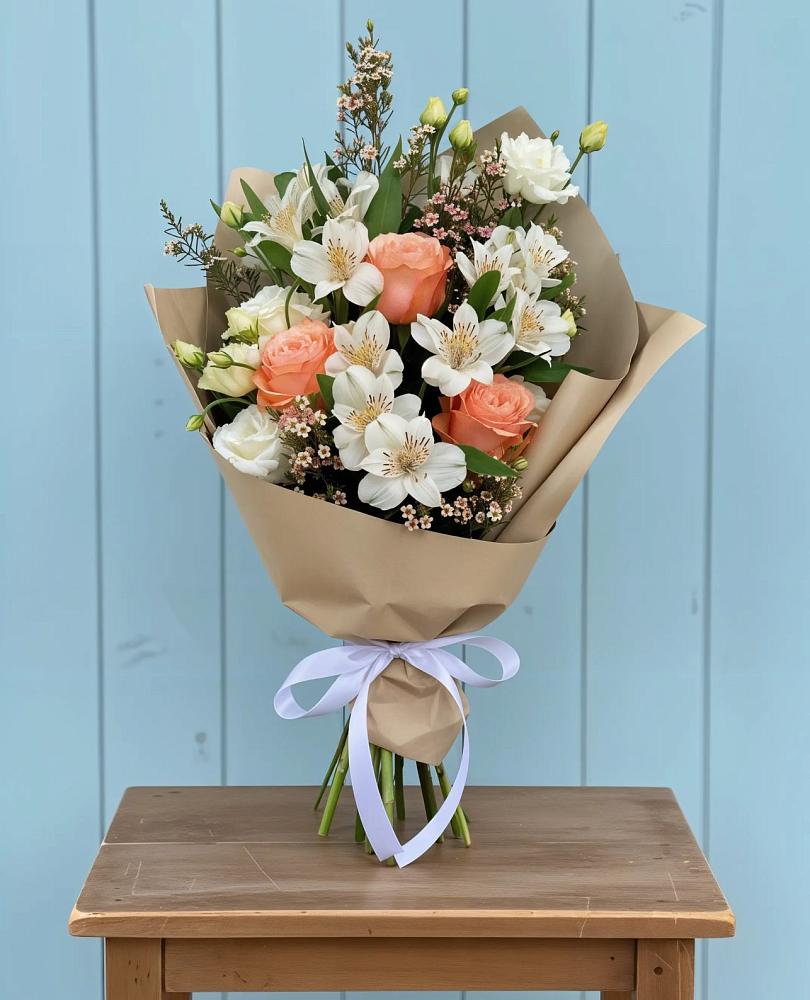 Букет цветов из: Альстромерии, Лизиантусы, Розы и Хризантемы в Кутулике