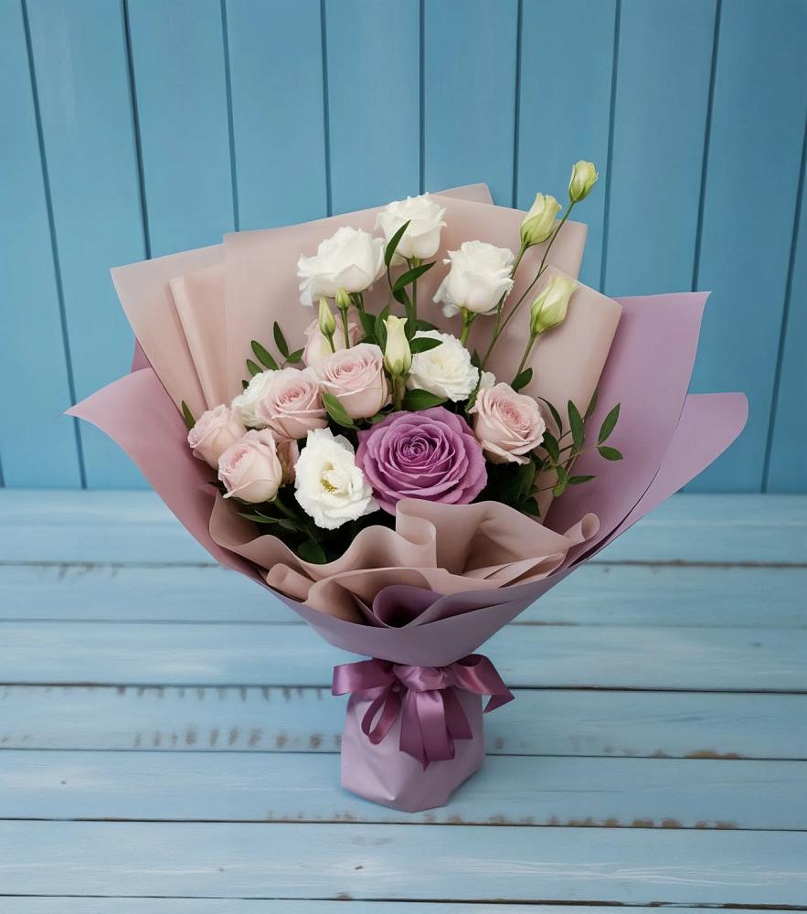 Букет цветов из: Розы и Лизиантусы в Кутулике